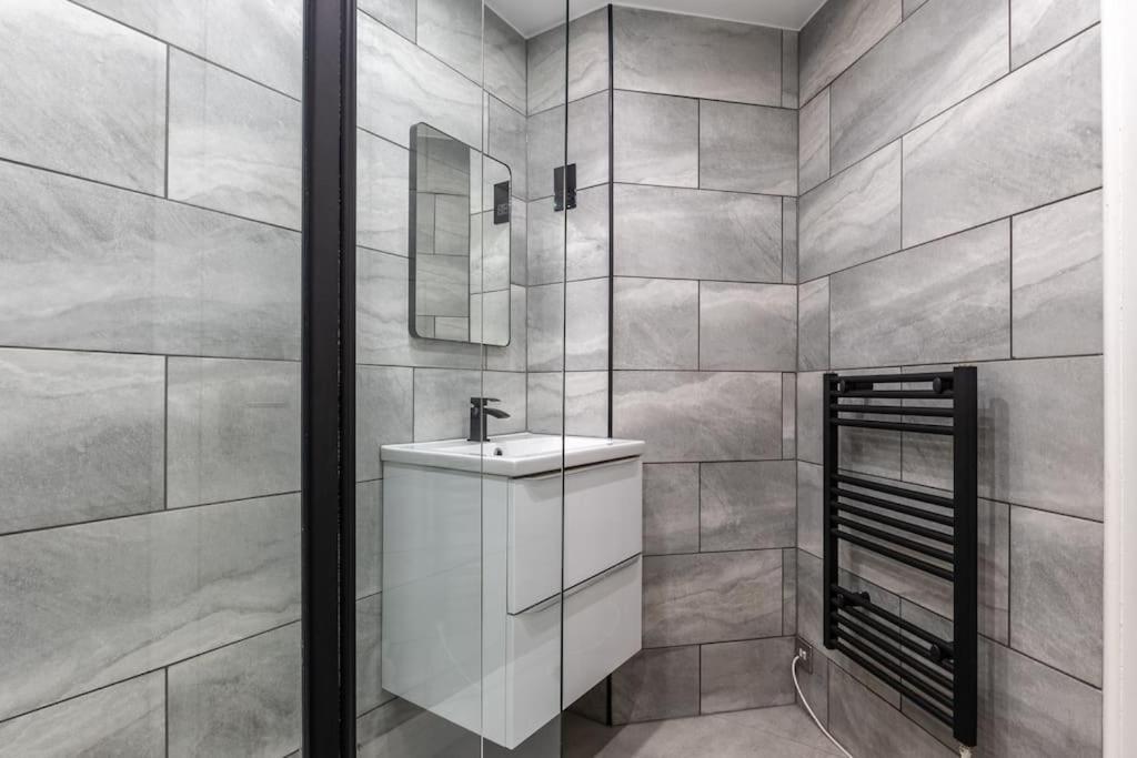 ** Modern Merchant City 1 Bed Apartment With Free Parking ** Glasgow Eksteriør billede